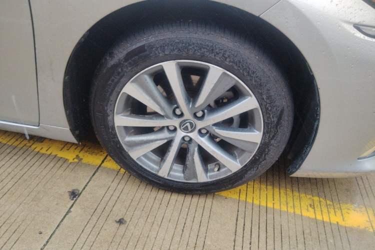 Used Lexus ES 2018 200 Excellence Edition China V Standard Right Front Wheel Hub