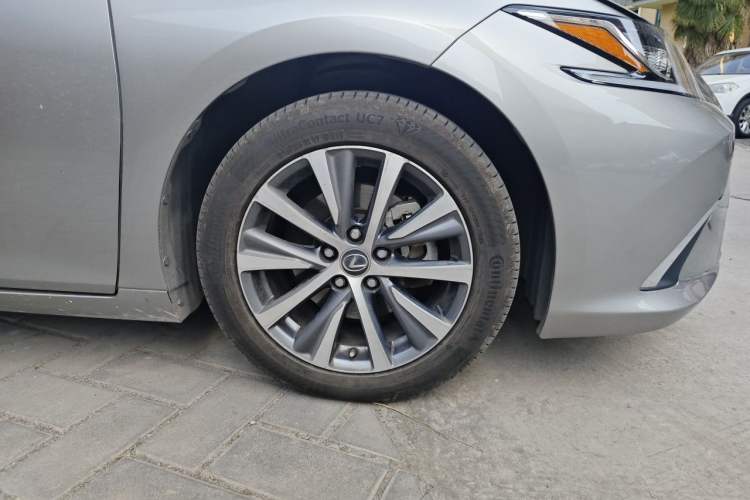 Used Lexus ES 2018 200 Excellence Edition China V Standard Right Front Wheel Hub