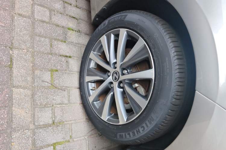 Used Lexus ES 2018 300h Premier Edition China V Standard Right Front Wheel Hub