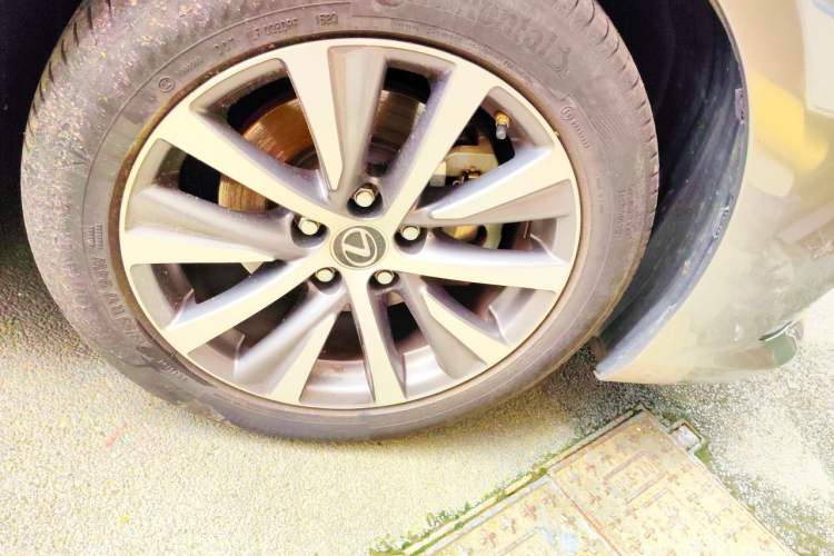 Used Lexus ES 2018 200 Luxury Edition China VI Right Front Wheel Hub