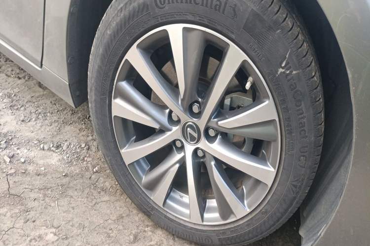 Used Lexus ES 2018 200 Excellence Edition China V Standard Right Front Wheel Hub