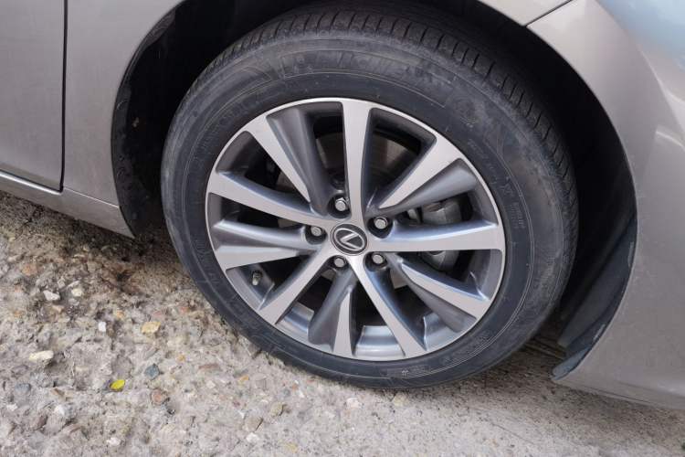 Used Lexus ES 2018 300h Premier Edition China VI Standard Right Front Wheel Hub