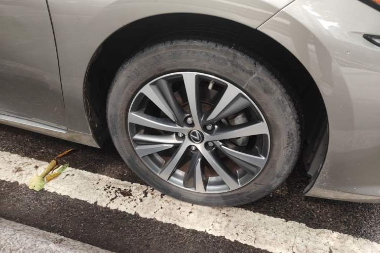 Used Lexus ES 2018 300h Premier Edition China V Standard Right Front Wheel Hub