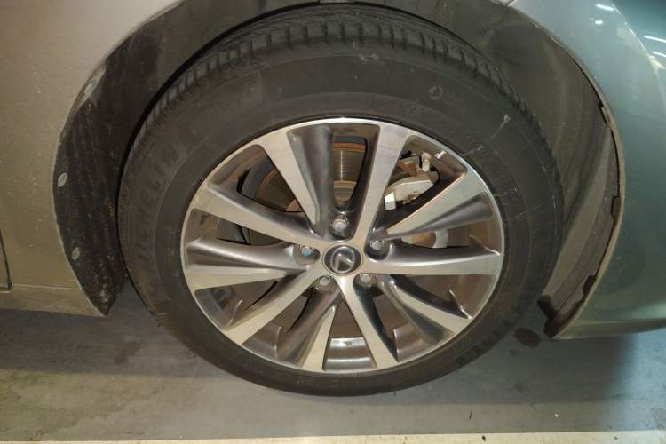 Used Lexus ES 2018 260 Excellence Edition China V Standard Right Front Wheel Hub