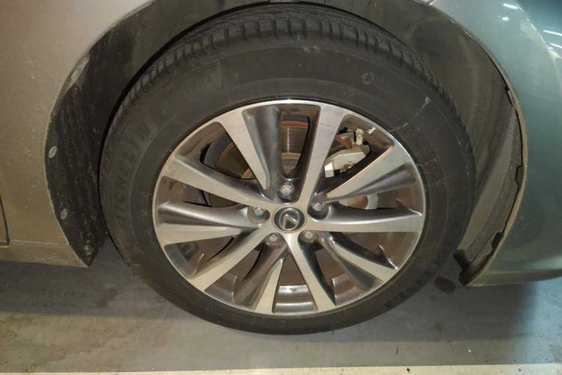 Used Lexus ES 2018 260 Excellence Edition China V Standard Right Front Wheel Hub