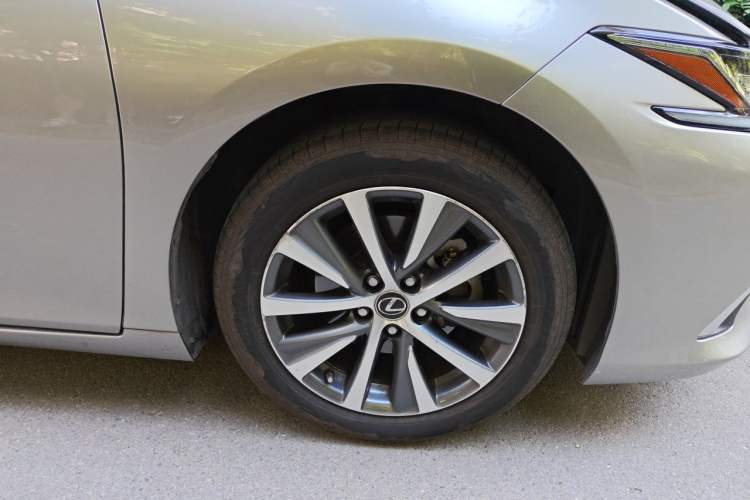 Used Lexus ES 2018 200 Luxury Edition China V Standard Right Front Wheel Hub