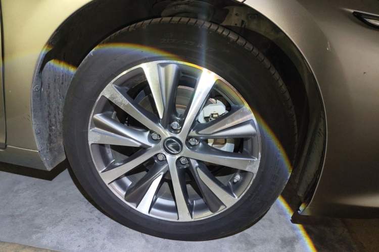 Used Lexus ES 2018 300h Premier Edition China VI Standard Right Front Wheel Hub