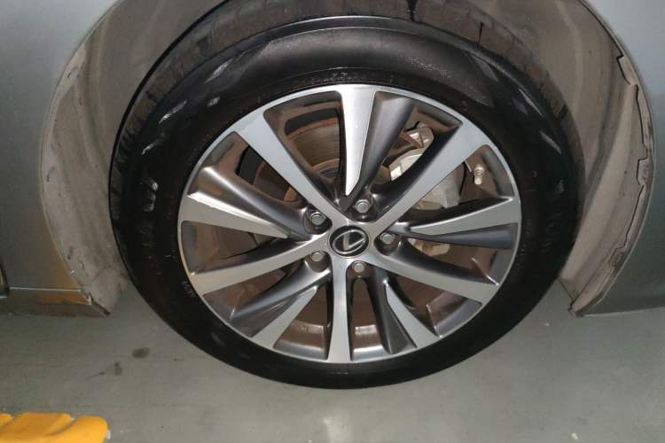 Used Lexus ES 2018 200 Luxury Edition China V Standard Right Front Wheel Hub