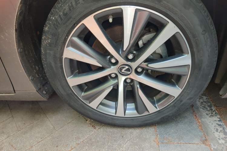 Used Lexus ES 2018 300h Premier Edition China V Standard Right Front Wheel Hub