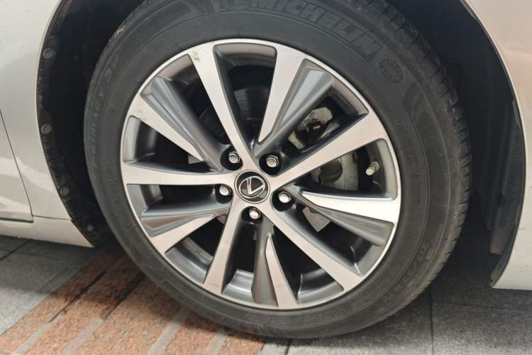 Used Lexus ES 2018 200 Excellence Edition China VI Standard Right Front Wheel Hub