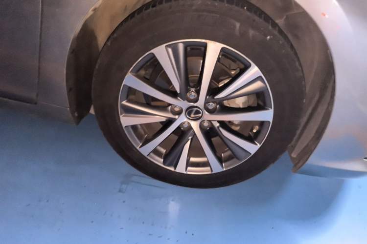Used Lexus ES 2018 200 Excellence Edition China VI Standard Right Front Wheel Hub