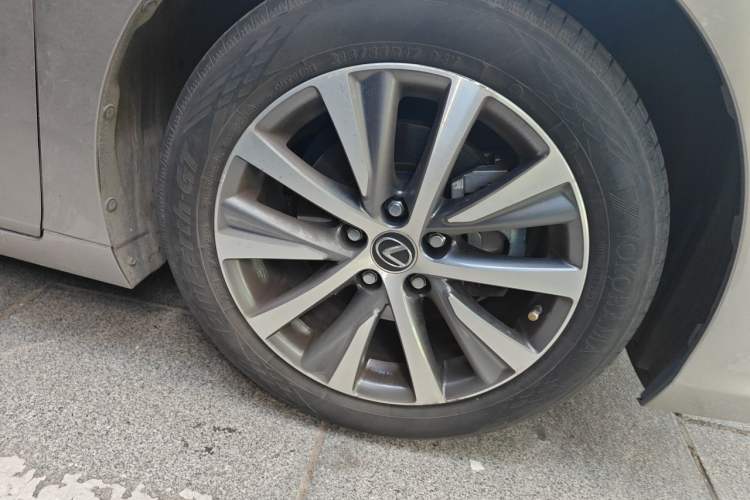 Used Lexus ES 2018 200 Excellence Edition China V Standard Right Front Wheel Hub
