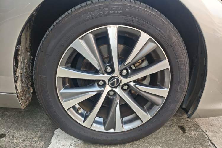 Used Lexus ES 2018 200 Excellence Edition China V Standard Right Front Wheel Hub