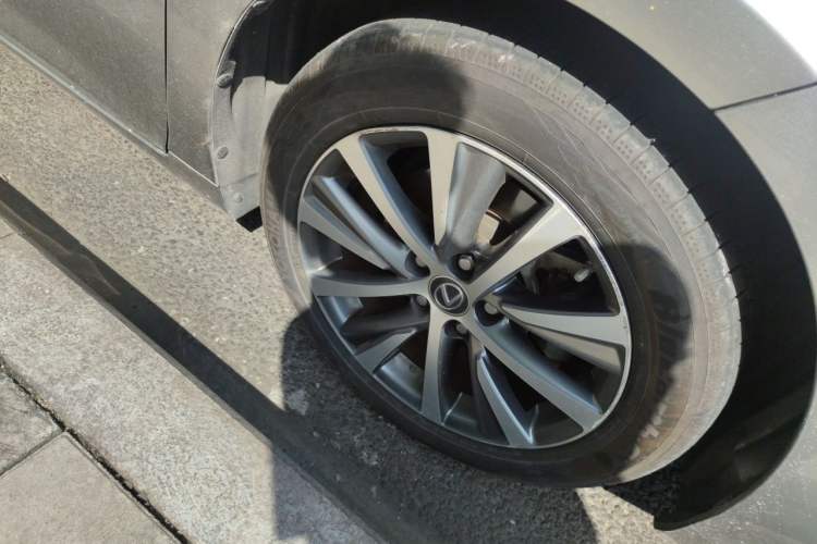 Used Lexus ES 2018 200 Excellence Edition China V Standard Right Front Wheel Hub