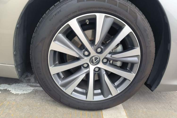 Used Lexus ES 2018 300h Premier Edition China VI Standard Right Front Wheel Hub