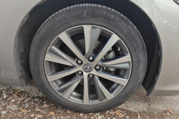 Used Lexus ES 2018 300h Premier Edition China VI Standard Right Front Wheel Hub