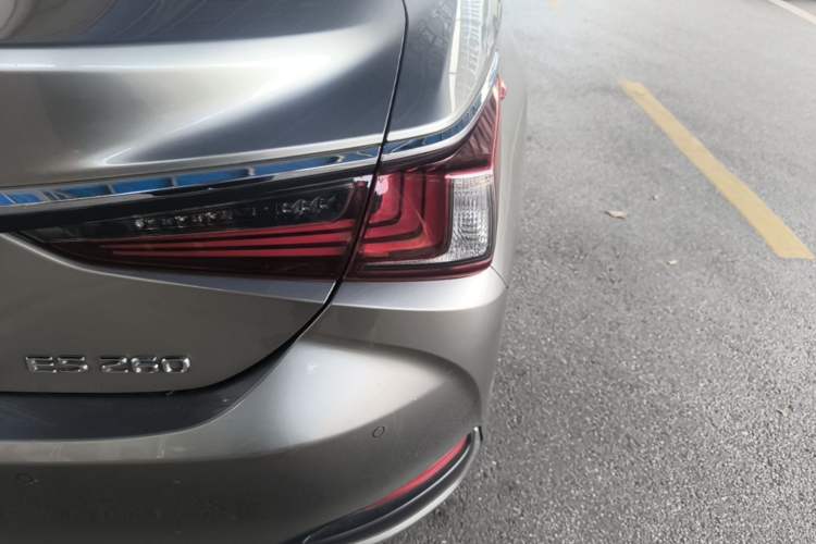 Used Lexus ES 2018 200 Excellence Edition China V Standard Right Rear Taillight