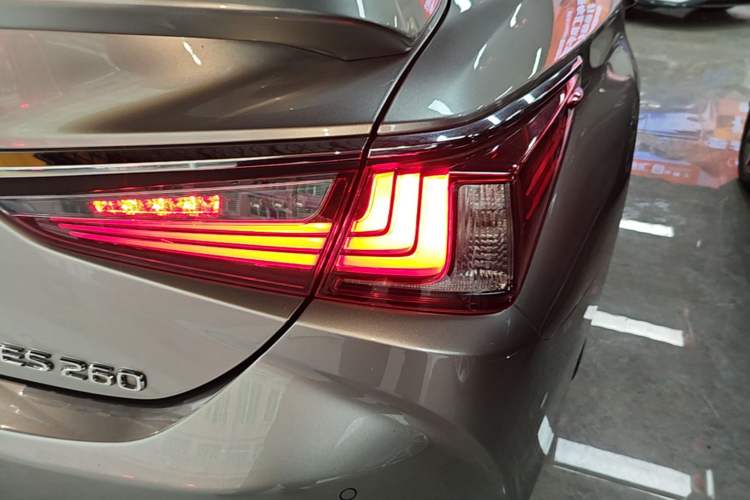Used Lexus ES 2018 260 Excellence Edition China VI Standard Right Rear Taillight