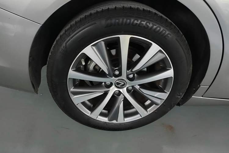 Used Lexus ES 2018 200 Luxury Edition China V Standard Right Rear Wheel Hub