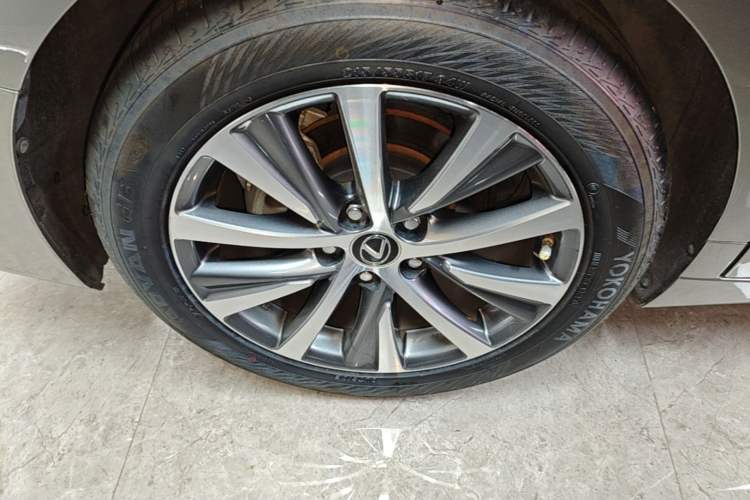 Used Lexus ES 2018 260 Excellence Edition China VI Standard Right Rear Wheel Hub