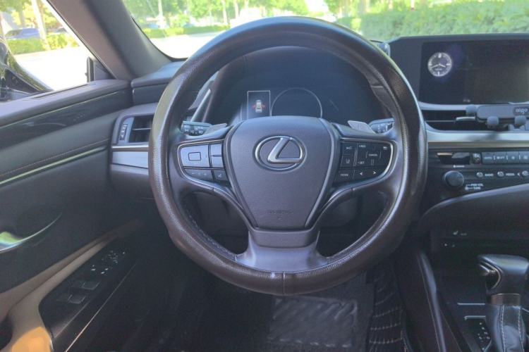 Used Lexus ES 2018 200 Excellence Edition China V Standard Steering Wheel