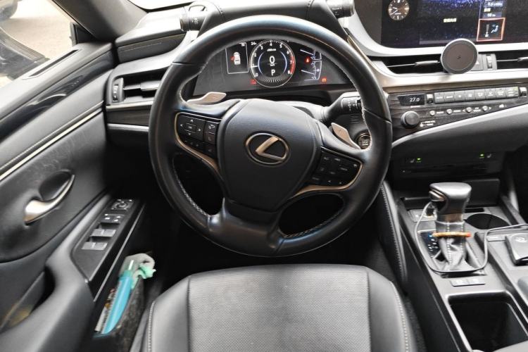 Used Lexus ES 2018 200 Excellence Edition China V Standard Steering Wheel