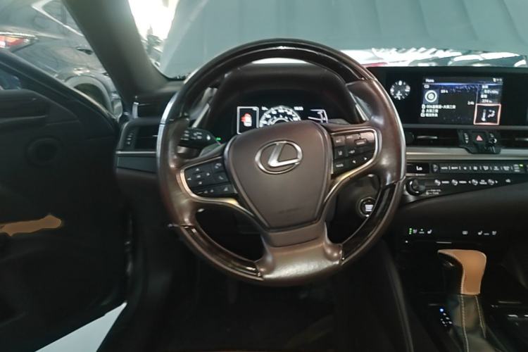 Used Lexus ES 2018 200 Luxury Edition China V Standard Steering Wheel