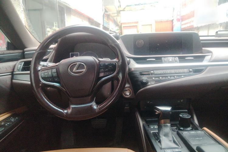 Used Lexus ES 2018 200 Excellence Edition China V Standard Steering Wheel