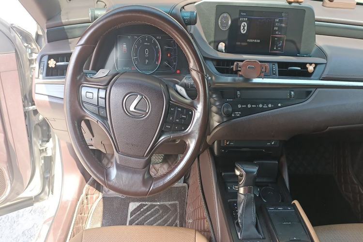 Used Lexus ES 2018 200 Excellence Edition China V Standard Steering Wheel