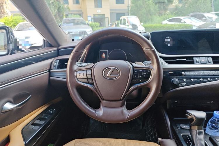 Used Lexus ES 2018 200 Excellence Edition China V Standard Steering Wheel
