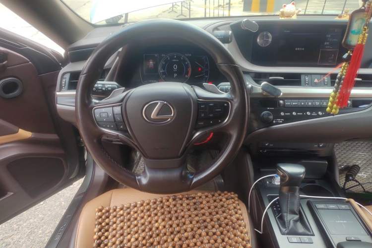 Used Lexus ES 2018 200 Excellence Edition China VI Standard Steering Wheel