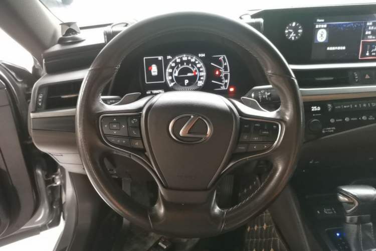 Used Lexus ES 2018 200 Excellence Edition China V Standard Steering Wheel