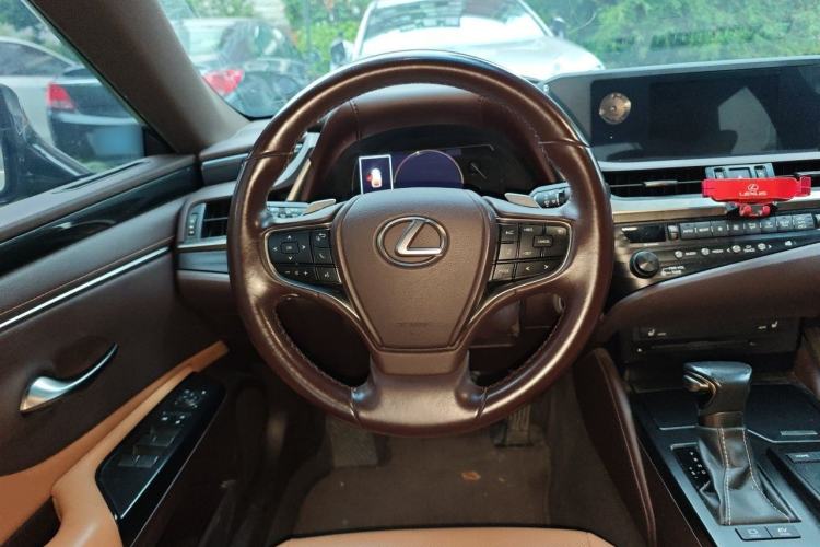 Used Lexus ES 2018 300h Premier Edition China VI Standard Steering Wheel