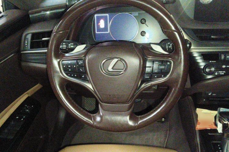 Used Lexus ES 2018 200 Excellence Edition China VI Standard Steering Wheel