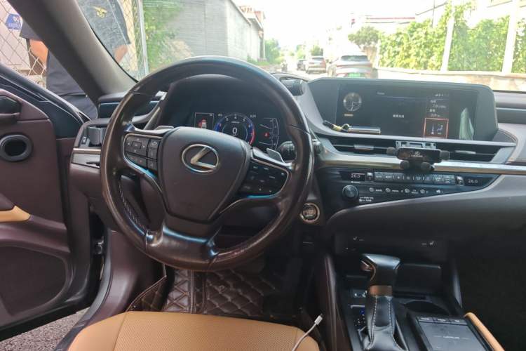 Used Lexus ES 2018 200 Excellence Edition China VI Standard Steering Wheel