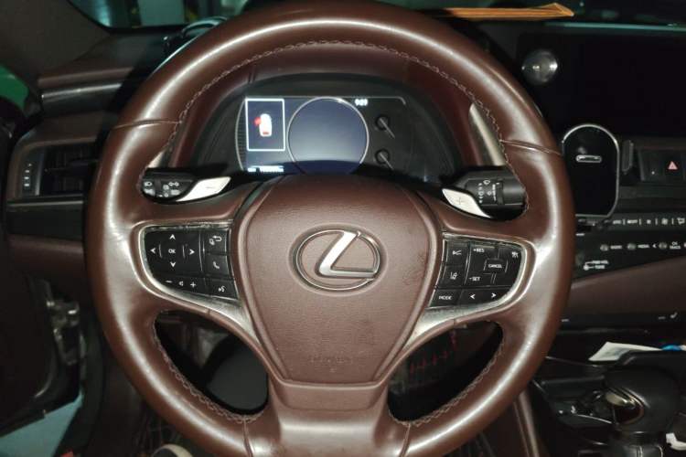 Used Lexus ES 2018 200 Excellence Edition China VI Standard Steering Wheel