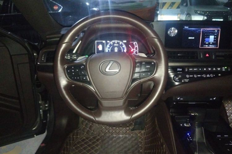 Used Lexus ES 2018 200 Excellence Edition China VI Standard Steering Wheel