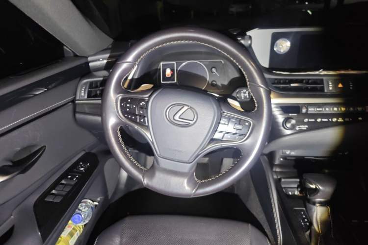 Used Lexus ES 2018 300h Premier Edition China V Standard Steering Wheel