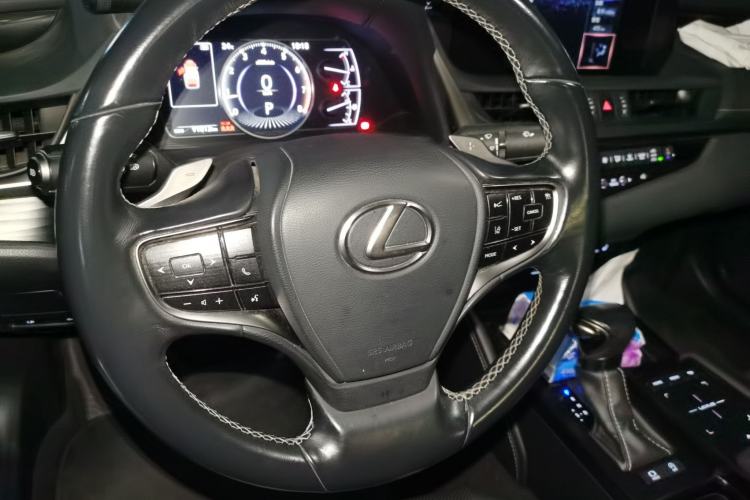 Used Lexus ES 2018 200 Excellence Edition China V Standard Steering Wheel