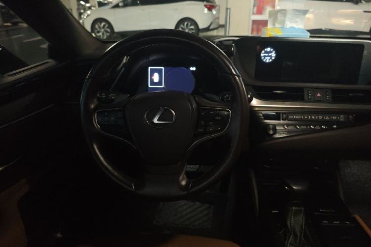 Used Lexus ES 2018 300h Premier Edition China V Standard Steering Wheel