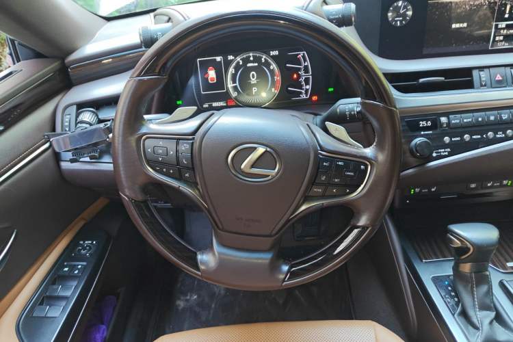 Used Lexus ES 2018 200 Luxury Edition China V Standard Steering Wheel