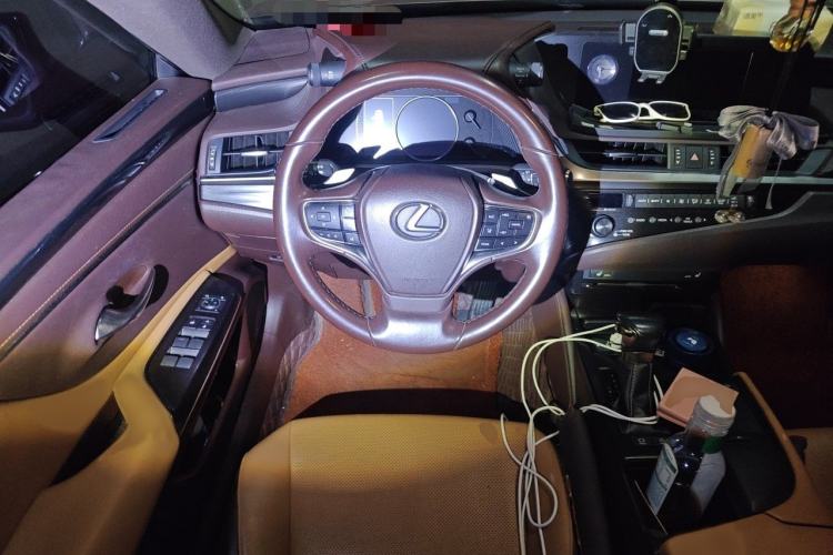 Used Lexus ES 2018 260 Excellence Edition China VI Standard Steering Wheel