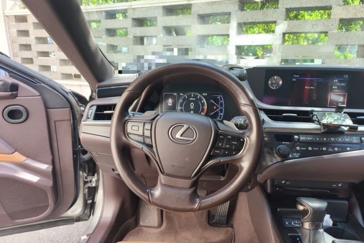 Used Lexus ES 2018 200 Excellence Edition China VI Standard Steering Wheel