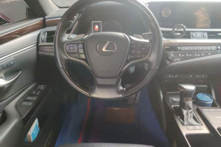 Used Lexus ES 2018 200 Luxury Edition China V Standard Steering Wheel