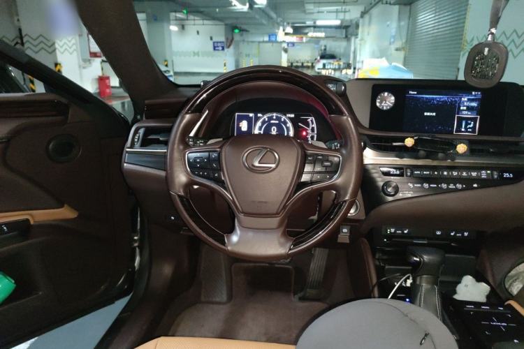 Used Lexus ES 2018 200 Luxury Edition China V Standard Steering Wheel