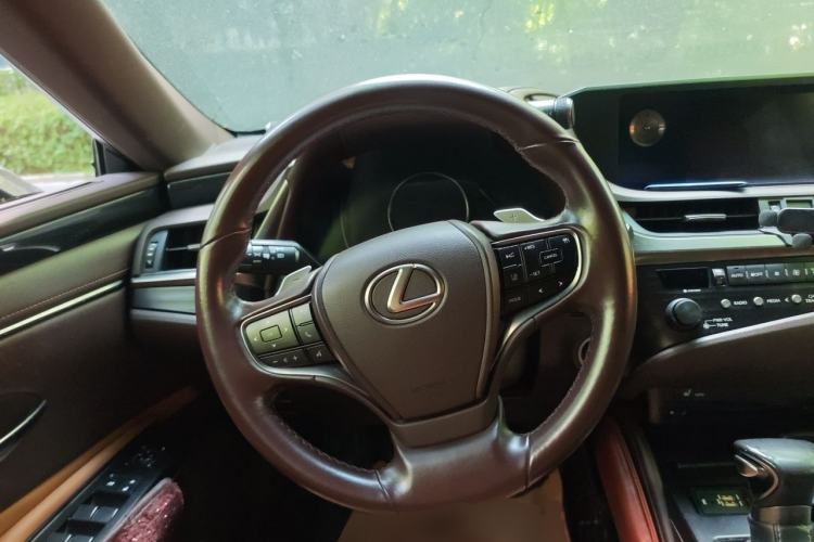 Used Lexus ES 2018 300h Premier Edition China V Standard Steering Wheel