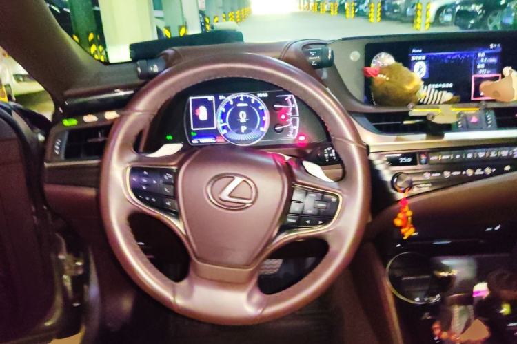 Used Lexus ES 2018 200 Excellence Edition China V Standard Steering Wheel