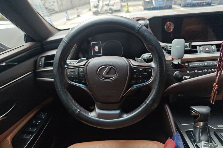 Used Lexus ES 2018 200 Excellence Edition China VI Standard Steering Wheel