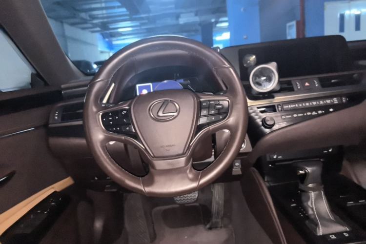 Used Lexus ES 2018 200 Excellence Edition China VI Standard Steering Wheel