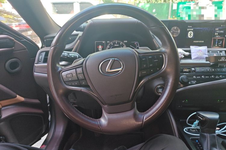 Used Lexus ES 2018 200 Excellence Edition China V Standard Steering Wheel